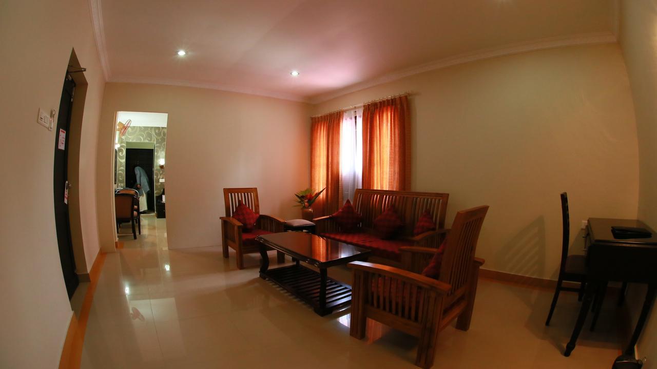 מלון Nilambūr Capital O 46475 Gd International Redfort מראה חיצוני תמונה